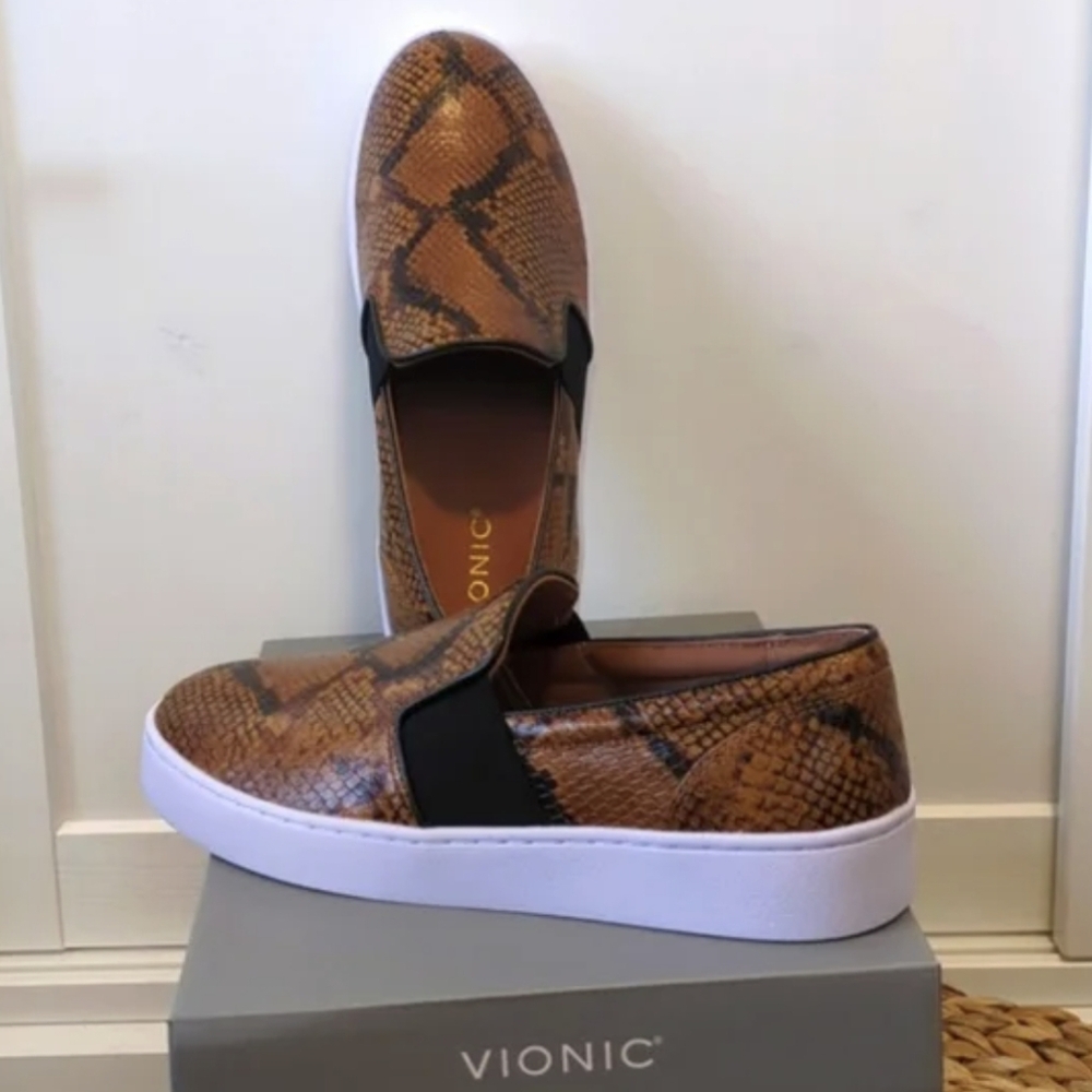 NIB Vionic Brown Snake-Embossed Demetra Leather Sneaker